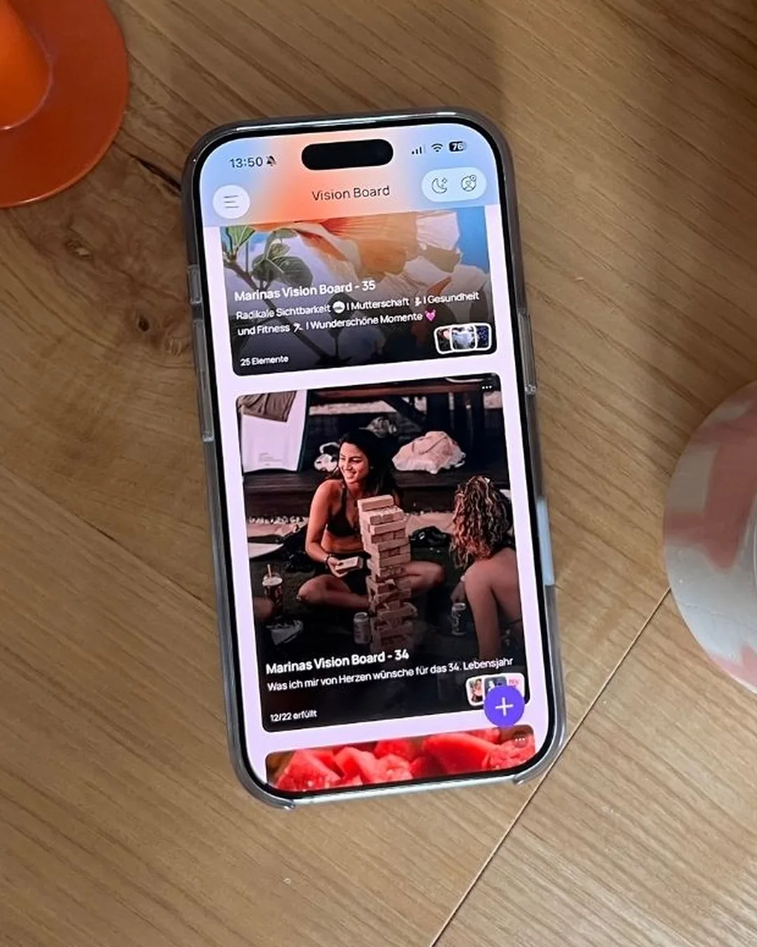 A close-up of my iPhone in the VISIYA app, set to German: the card for my board "Marinas Vision Board – 34" reads "12/22 erfüllt," meaning 12 of 22 fulfilled